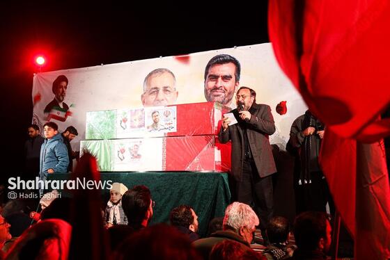 گزارش تصویری | سی‌وسومین شب حضور حماسی مردم مشهد در خیابان‌ها | مراسم وداع با پیکر شهدای امنیت در میدان فلسطین