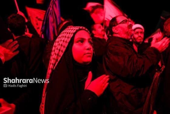 گزارش تصویری | سی‌وسومین شب حضور حماسی مردم مشهد در خیابان‌ها | مراسم وداع با پیکر شهدای امنیت در میدان فلسطین