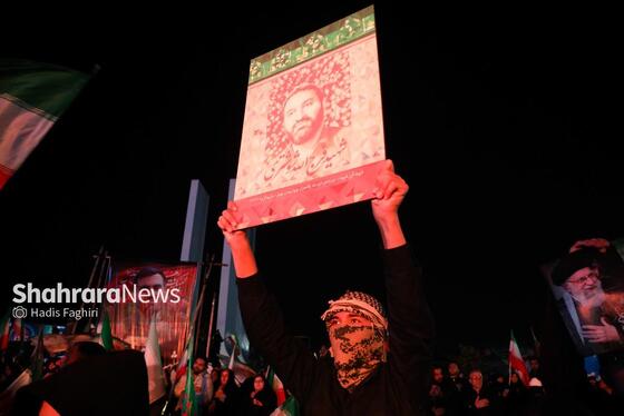 گزارش تصویری | سی‌وسومین شب حضور حماسی مردم مشهد در خیابان‌ها | مراسم وداع با پیکر شهدای امنیت در میدان فلسطین