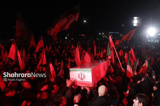 گزارش تصویری | سی‌وسومین شب حضور حماسی مردم مشهد در خیابان‌ها | مراسم وداع با پیکر شهدای امنیت در میدان فلسطین