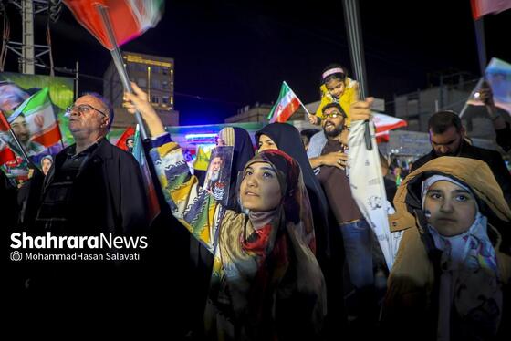 گزارش تصویری | موج سی‌ و چهارم حضور حماسی مردم مشهد در خیابان‌ها