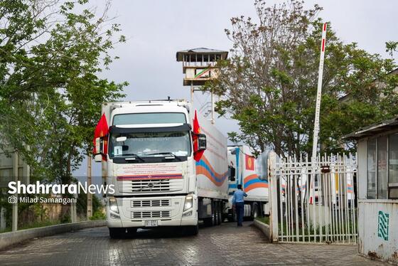 گزارش تصویری | ورود نخستین کاروان کمک‌های بشردوستانه قرقیزستان به ایران از مرز سرخس