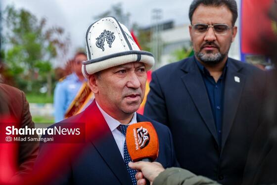 گزارش تصویری | ورود نخستین کاروان کمک‌های بشردوستانه قرقیزستان به ایران از مرز سرخس