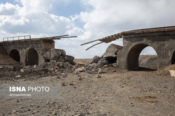 گزارش تصویری | خسارات ناشی از تجاوز آمریکایی صهیونیستی به پل راه آهن در محدوده استان قم