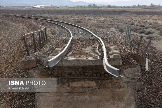 گزارش تصویری | خسارات ناشی از تجاوز آمریکایی صهیونیستی به پل راه آهن در محدوده استان قم
