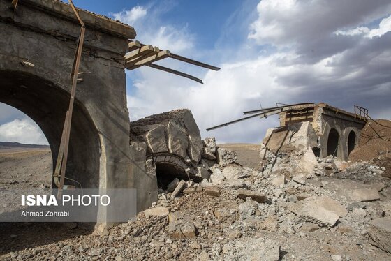 گزارش تصویری | خسارات ناشی از تجاوز آمریکایی صهیونیستی به پل راه آهن در محدوده استان قم