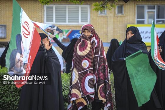 گزارش تصویری | تشکیل زنجیره انسانی مردم در کنار نیروگاه حرارتی مشهد