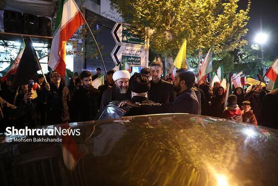 گزارش تصویری | سی‌ونهمین شب شکوه حضور مردم در خیابان‌های مشهد ۱