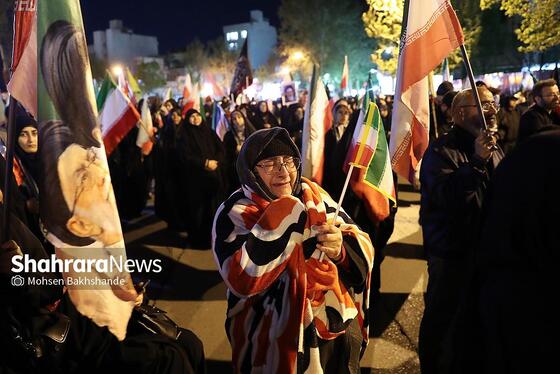 گزارش تصویری | سی‌ونهمین شب شکوه حضور مردم در خیابان‌های مشهد ۱