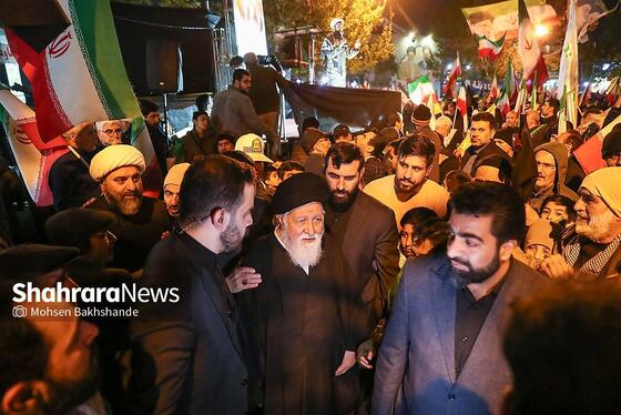 گزارش تصویری | سی‌ونهمین شب شکوه حضور مردم در خیابان‌های مشهد ۱