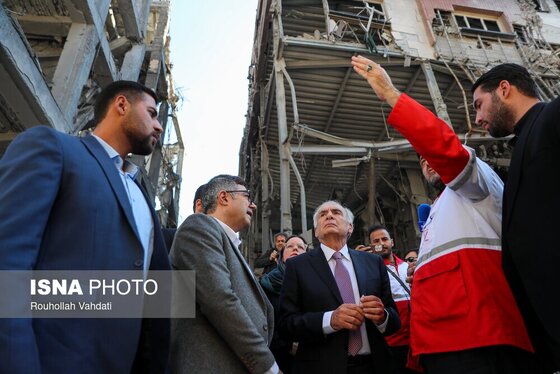 گزارش تصویری | بازدید فرستاده ویژه دبیرکل سازمان ملل از مناطق آسیب دیده از تجاوز آمریکایی - صهیونیستی