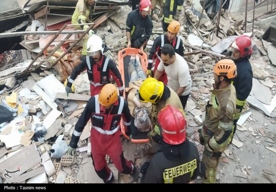 گرفتار شدن شش نفر زیر آوار در مشهد | سه تن نجات یافتند + تصاویر (۲۰ فروردین ۱۴۰۵)