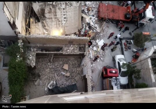 گرفتار شدن شش نفر زیر آوار در مشهد | سه تن نجات یافتند + تصاویر (۲۰ فروردین ۱۴۰۵)