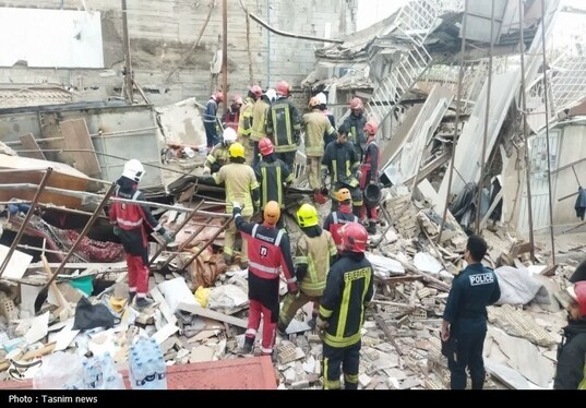 گرفتار شدن شش نفر زیر آوار در مشهد | سه تن نجات یافتند + تصاویر (۲۰ فروردین ۱۴۰۵)