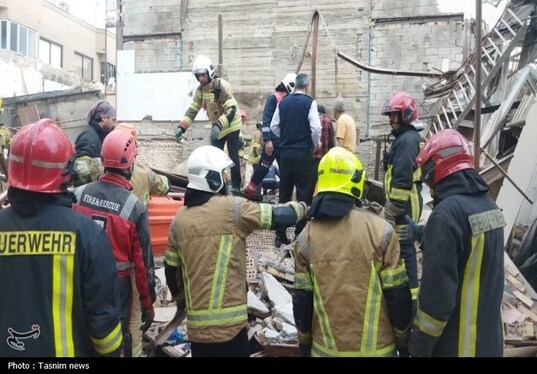 گرفتار شدن شش نفر زیر آوار در مشهد | سه تن نجات یافتند + تصاویر (۲۰ فروردین ۱۴۰۵)