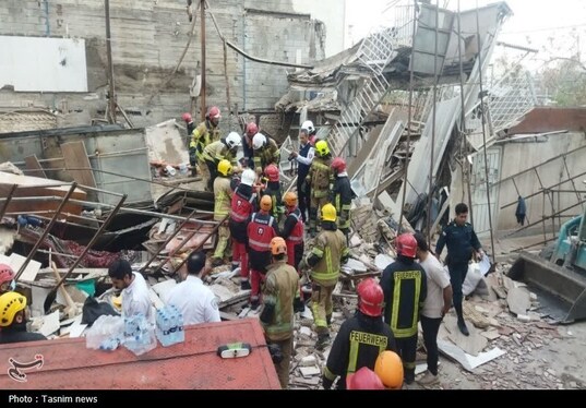 گرفتار شدن شش نفر زیر آوار در مشهد | سه تن نجات یافتند + تصاویر (۲۰ فروردین ۱۴۰۵)