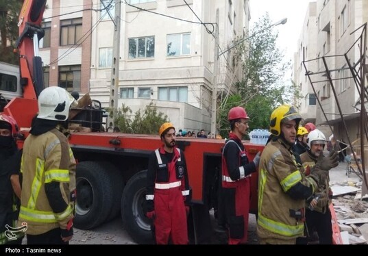 گرفتار شدن شش نفر زیر آوار در مشهد | سه تن نجات یافتند + تصاویر (۲۰ فروردین ۱۴۰۵)