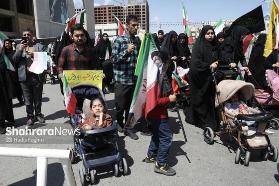 گزارش تصویری| راهپیمایی کالسکه سواران در اربعین رهبر شهید انقلاب در مشهد