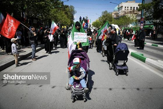 گزارش تصویری| راهپیمایی کالسکه سواران در اربعین رهبر شهید انقلاب در مشهد