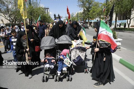 گزارش تصویری| راهپیمایی کالسکه سواران در اربعین رهبر شهید انقلاب در مشهد