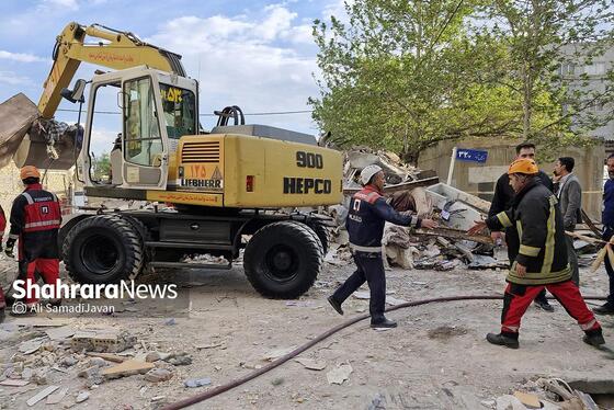 ریزش مرگبار ساختمان در مشهد | بیش از ۲۴ ساعت عملیات تجسس برای نجات محبوس شدگان زیر آوار + عکس و فیلم