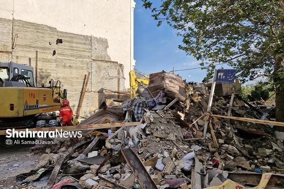 ریزش مرگبار ساختمان در مشهد | بیش از ۲۴ ساعت عملیات تجسس برای نجات محبوس شدگان زیر آوار + عکس و فیلم