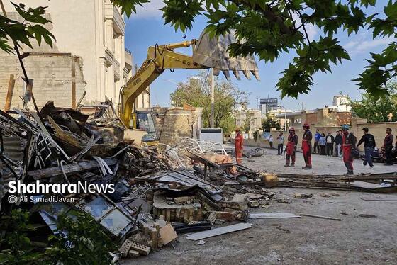 ریزش مرگبار ساختمان در مشهد | بیش از ۲۴ ساعت عملیات تجسس برای نجات محبوس شدگان زیر آوار + عکس و فیلم