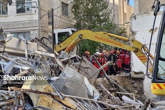 ریزش مرگبار ساختمان در مشهد | بیش از ۲۴ ساعت عملیات تجسس برای نجات محبوس شدگان زیر آوار + عکس و فیلم