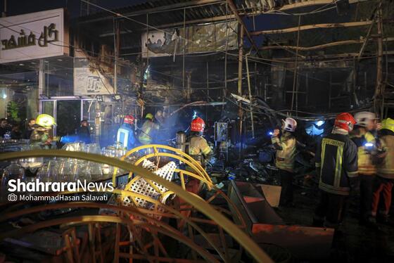 گزارش تصویری | اطفای حریق در بازار گل مشهد