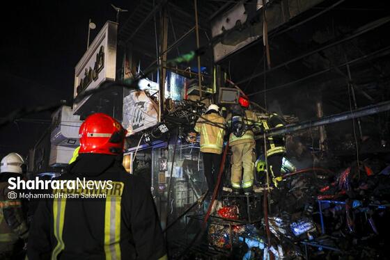 گزارش تصویری | اطفای حریق در بازار گل مشهد