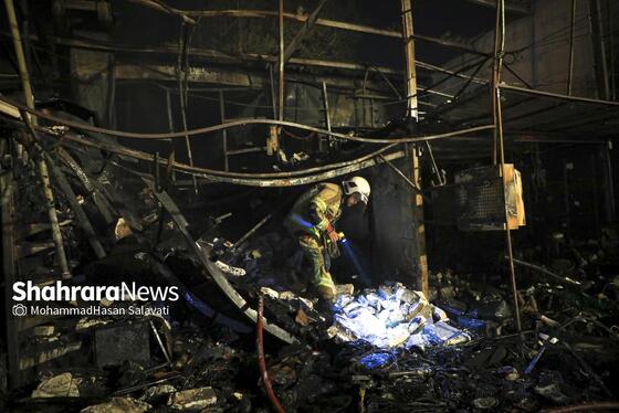 گزارش تصویری | اطفای حریق در بازار گل مشهد