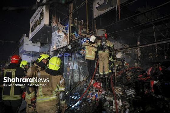 گزارش تصویری | اطفای حریق در بازار گل مشهد