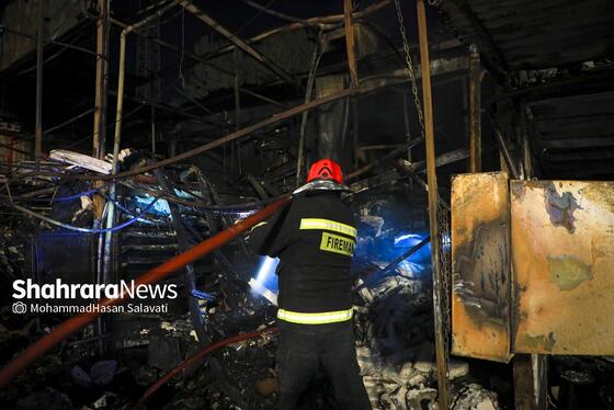 گزارش تصویری | اطفای حریق در بازار گل مشهد