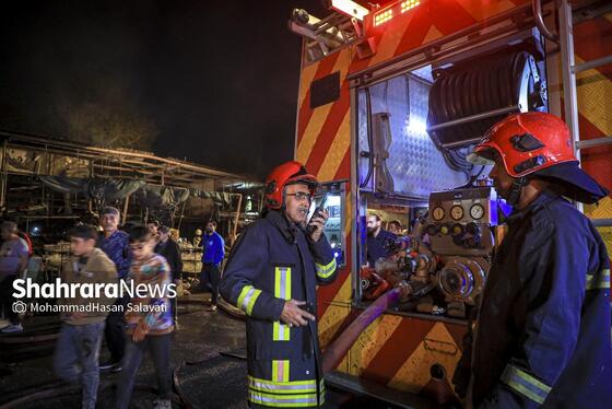 گزارش تصویری | اطفای حریق در بازار گل مشهد