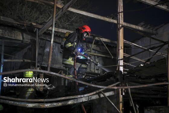 گزارش تصویری | اطفای حریق در بازار گل مشهد