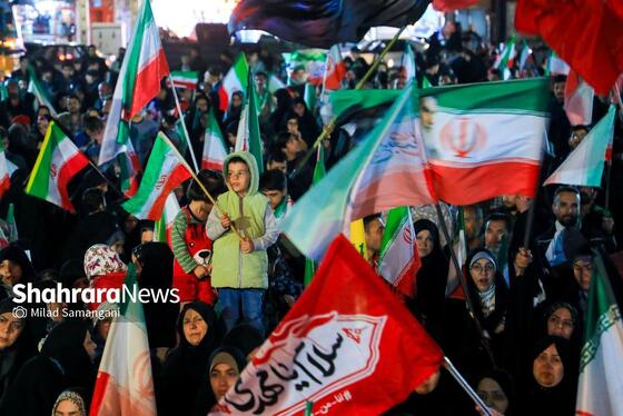 گزارش تصویری | چهل‌ودومین شب ایستادگی مردم در خیابان و تشییع پیکر یک شهید جنگ رمضان در مشهد