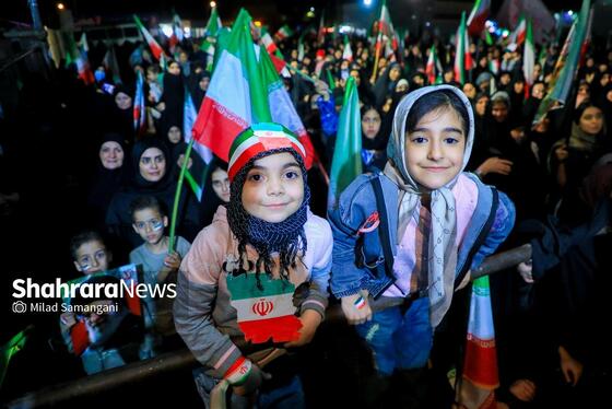 گزارش تصویری | چهل‌ودومین شب ایستادگی مردم در خیابان و تشییع پیکر یک شهید جنگ رمضان در مشهد