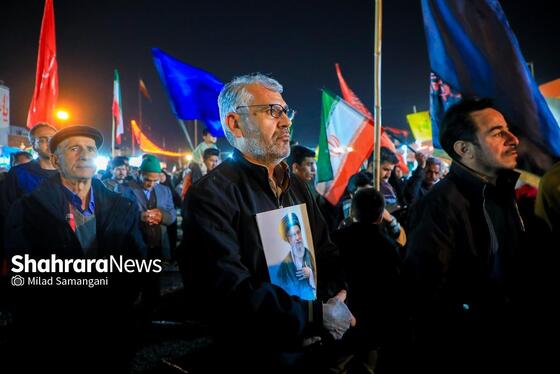 گزارش تصویری | چهل‌ودومین شب ایستادگی مردم در خیابان و تشییع پیکر یک شهید جنگ رمضان در مشهد