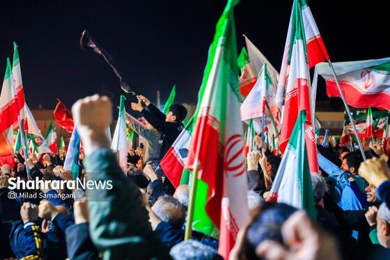 گزارش تصویری | چهل‌ودومین شب ایستادگی مردم در خیابان و تشییع پیکر یک شهید جنگ رمضان در مشهد