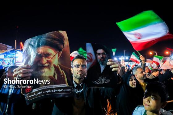 گزارش تصویری | چهل‌ودومین شب ایستادگی مردم در خیابان و تشییع پیکر یک شهید جنگ رمضان در مشهد