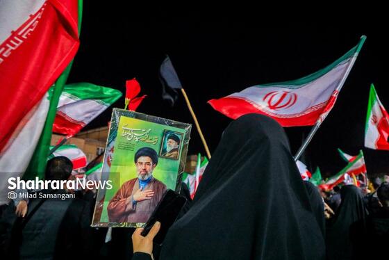 گزارش تصویری | چهل‌ودومین شب ایستادگی مردم در خیابان و تشییع پیکر یک شهید جنگ رمضان در مشهد