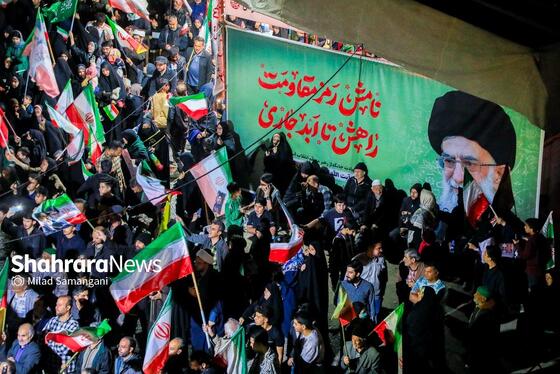 گزارش تصویری | چهل‌ودومین شب ایستادگی مردم در خیابان و تشییع پیکر یک شهید جنگ رمضان در مشهد