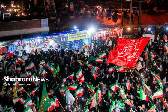 گزارش تصویری | چهل‌ودومین شب ایستادگی مردم در خیابان و تشییع پیکر یک شهید جنگ رمضان در مشهد