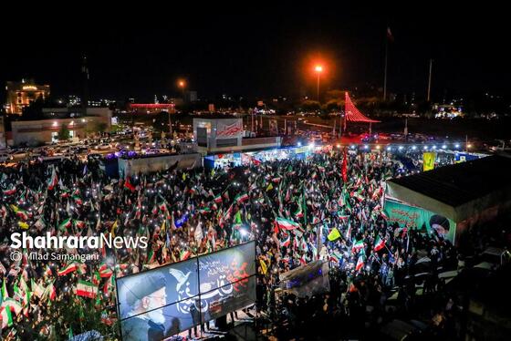 گزارش تصویری | چهل‌ودومین شب ایستادگی مردم در خیابان و تشییع پیکر یک شهید جنگ رمضان در مشهد