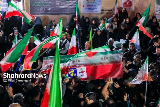 گزارش تصویری | چهل‌ودومین شب ایستادگی مردم در خیابان و تشییع پیکر یک شهید جنگ رمضان در مشهد