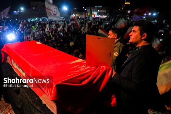گزارش تصویری | چهل‌ودومین شب ایستادگی مردم در خیابان و تشییع پیکر یک شهید جنگ رمضان در مشهد