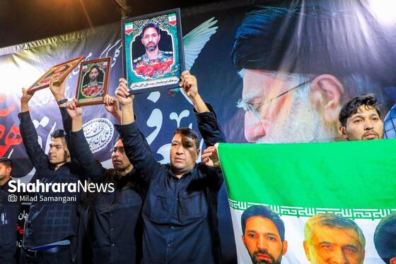 گزارش تصویری | چهل‌ودومین شب ایستادگی مردم در خیابان و تشییع پیکر یک شهید جنگ رمضان در مشهد