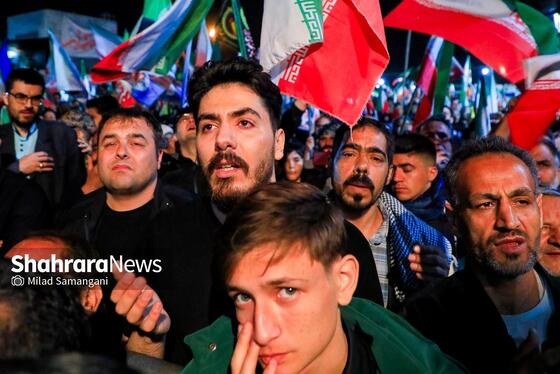 گزارش تصویری | چهل‌ودومین شب ایستادگی مردم در خیابان و تشییع پیکر یک شهید جنگ رمضان در مشهد