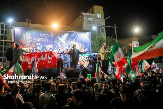 گزارش تصویری | چهل‌ودومین شب ایستادگی مردم در خیابان و تشییع پیکر یک شهید جنگ رمضان در مشهد