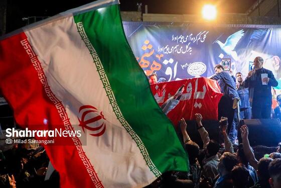 گزارش تصویری | چهل‌ودومین شب ایستادگی مردم در خیابان و تشییع پیکر یک شهید جنگ رمضان در مشهد